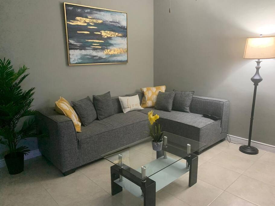 Odyssey On The 5Th - Exquisite Luxury Apt 金斯敦 外观 照片