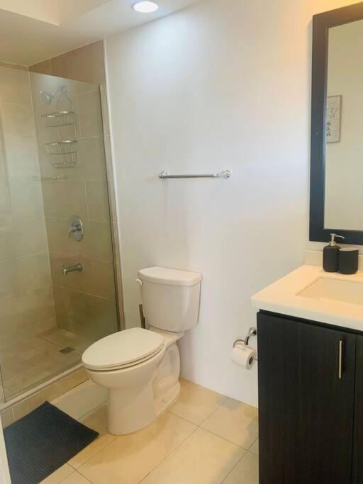 Odyssey On The 5Th - Exquisite Luxury Apt 金斯敦 外观 照片